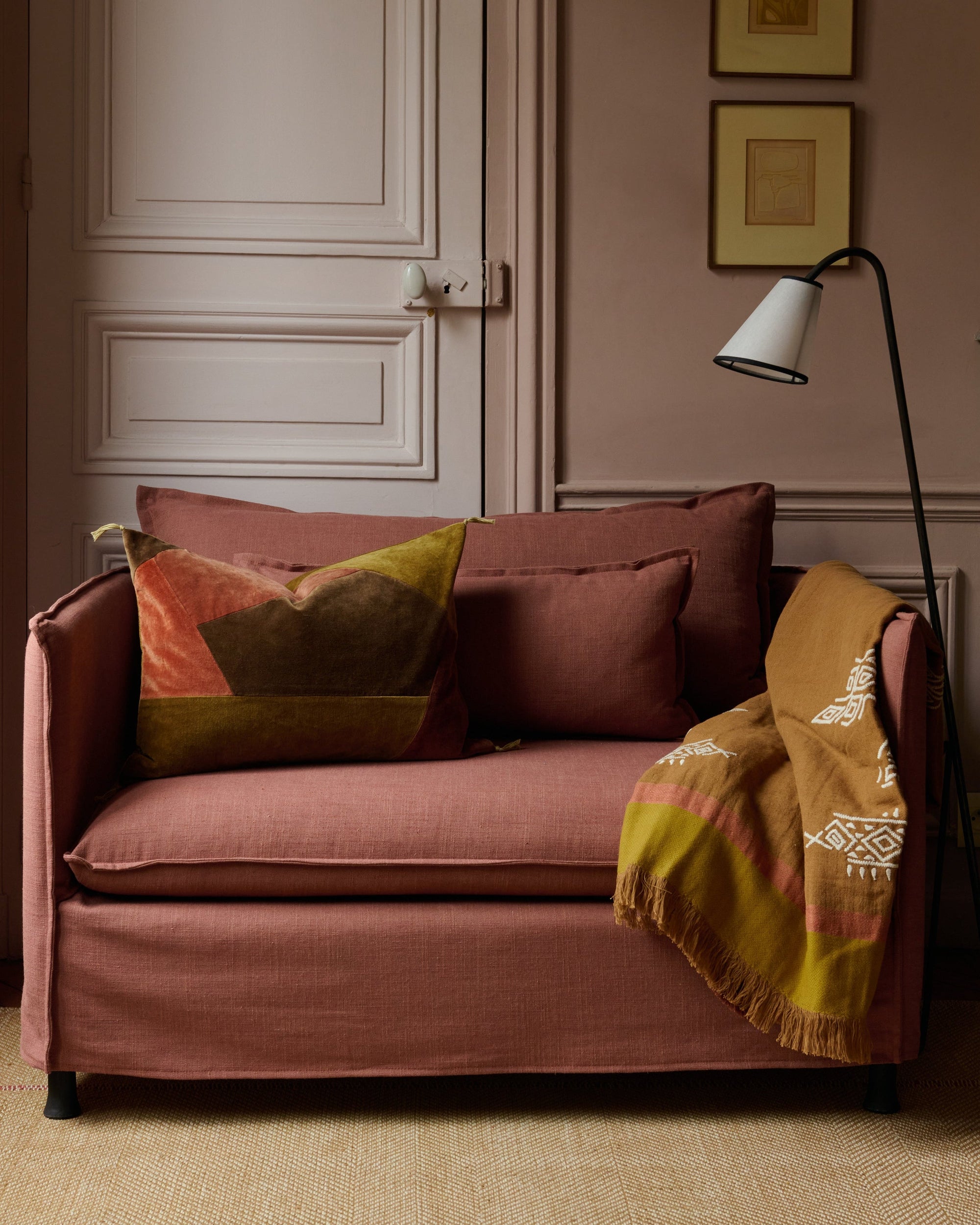 Loveseat Holi