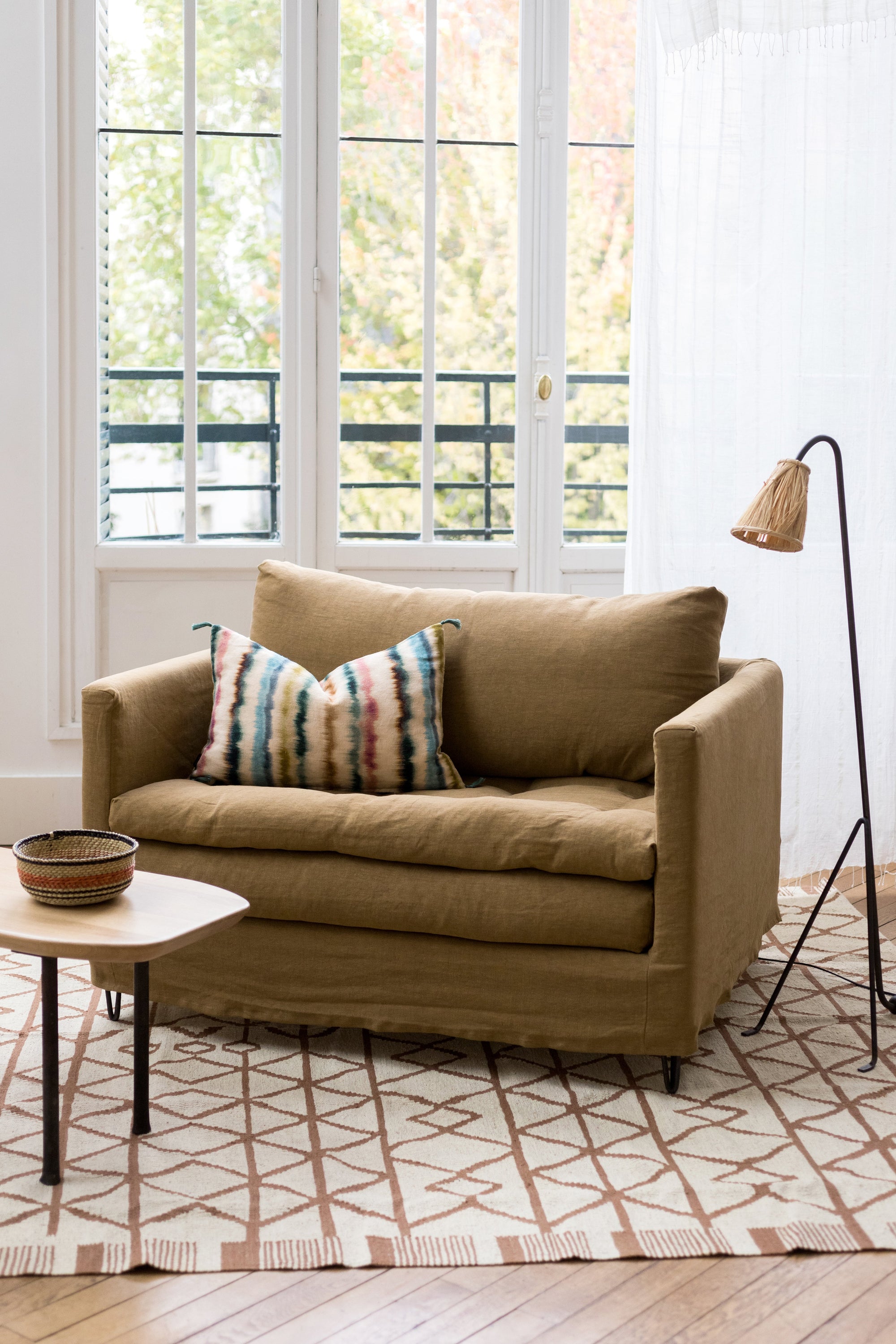 Loveseat Holi